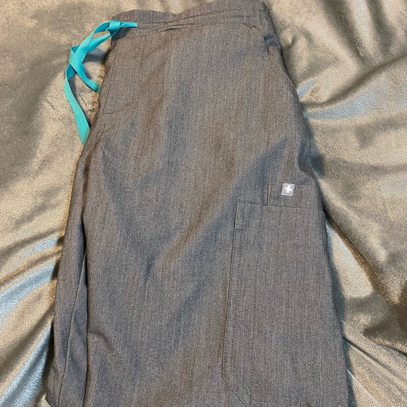 Figs Graphite Casma 3 pocket and Yola skinny set - Picture 4 of 6